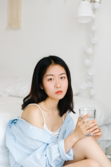 迈开腿让我尝尝你的草莓吧